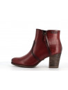 Bottine rouge en cuir