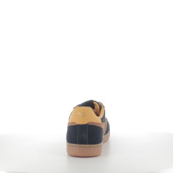 Baskets bleues et marron