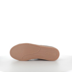 Baskets bleues et marron