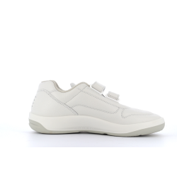 basket blanche a scratch en cuir