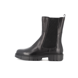 bottine noire en cuir
