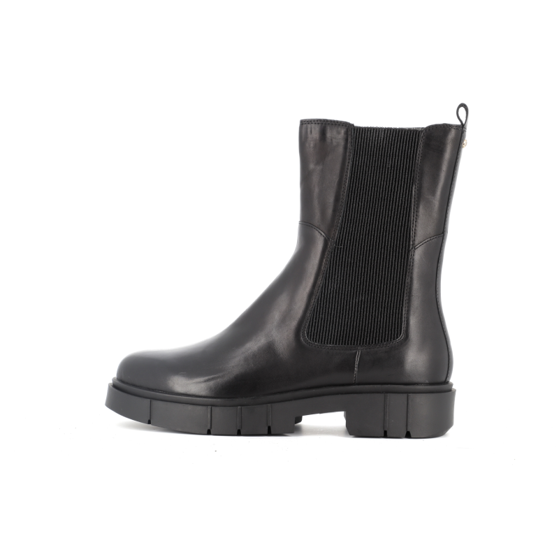 bottine noire en cuir