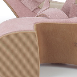 chaussures ouvertes à talons roses en cuir daim