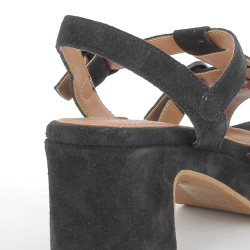 Talon noir en cuir
