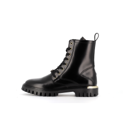 Bottine noire en cuir