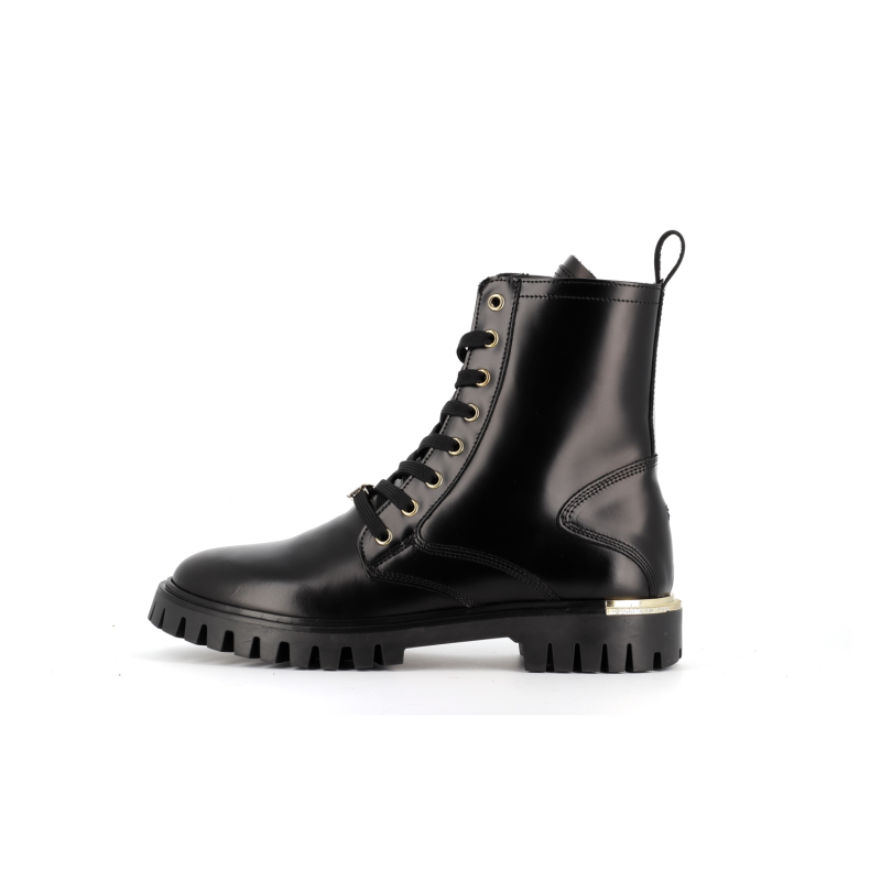 Bottine noire en cuir