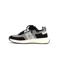 basket noire et blanche