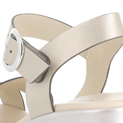 Nu-pieds compensé beige en cuir