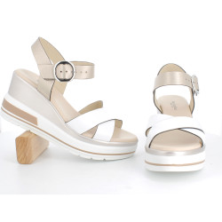 Nu-pieds compensé beige en cuir