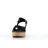 nu pied a plateforme noir