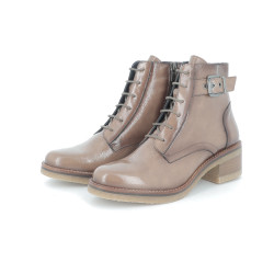 Bottine marron en cuir verni