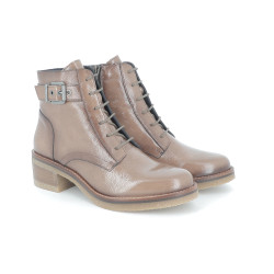 Bottine marron en cuir verni