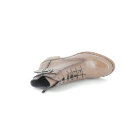 Bottine marron en cuir verni