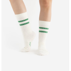 Chaussettes blanches et rayures vertes