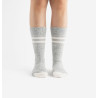Chaussettes grises et rayures blanches
