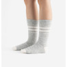 Chaussettes grises et rayures blanches