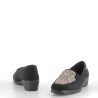 Pantoufles noires en textile avec détails