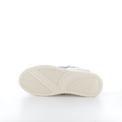 baskets blanches détails bleus et léopard