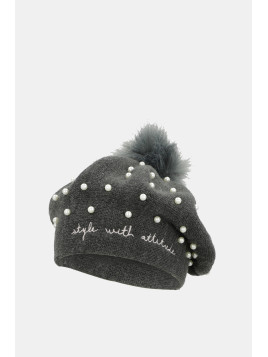 Bonnet gris avec pompom et décorations