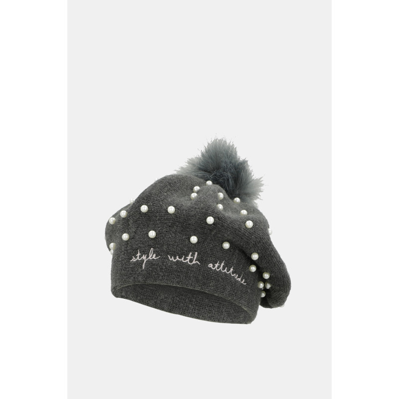 Bonnet gris avec pompom et décorations