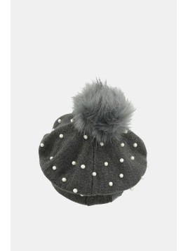Bonnet gris avec pompom et décorations