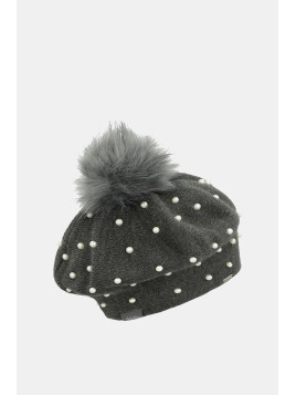 Bonnet gris avec pompom et décorations