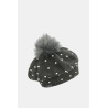Bonnet gris avec pompom et décorations
