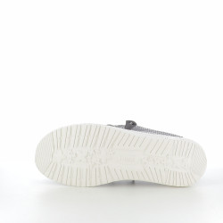 Baskets en toile grise