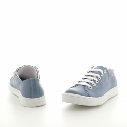 Baskets basses en cuir couleur jean