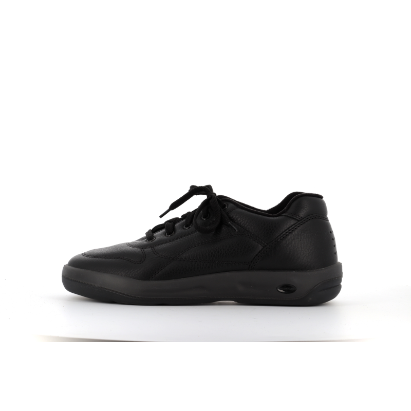basket noire en cuir