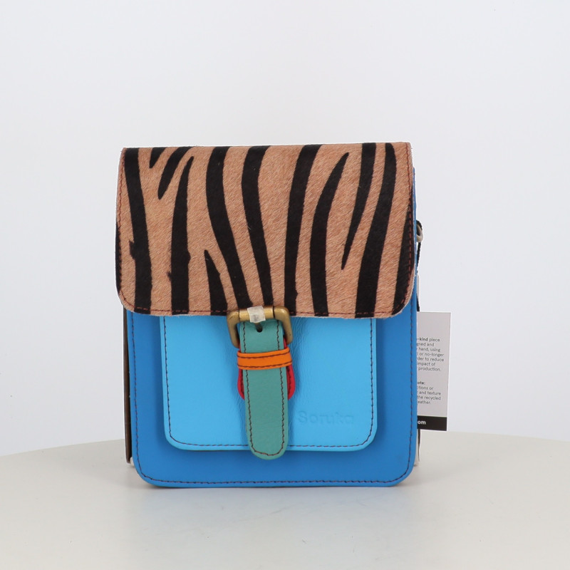 Petit sac Soruka bleu à rabat zèbre