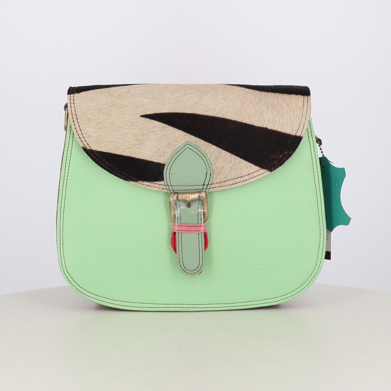 Petit sac arrondi Soruka vert à rabat zèbre