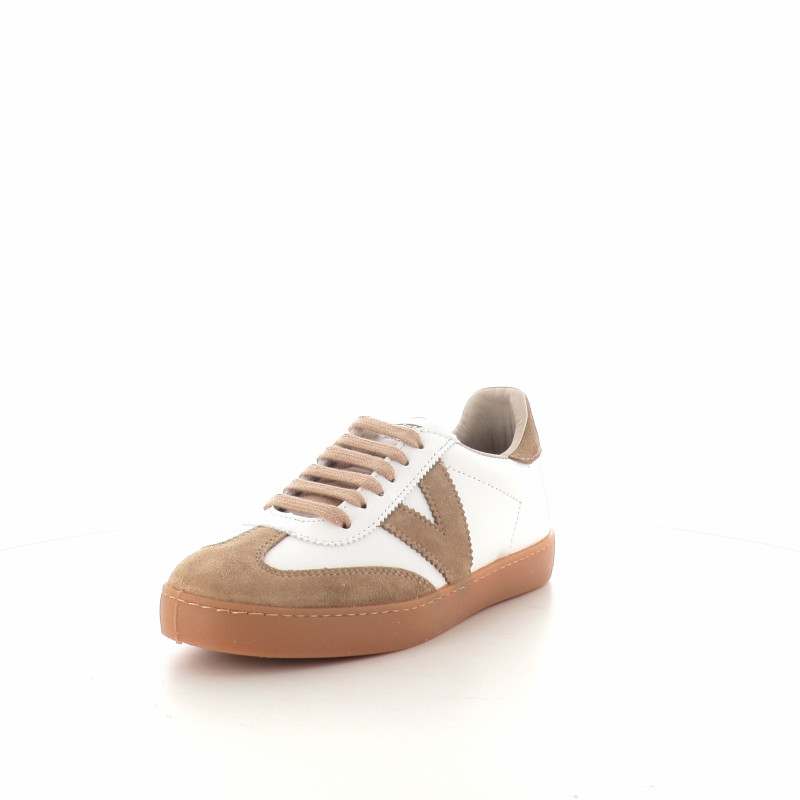 Baskets basses blanches et velour marron