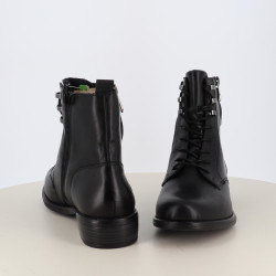 Bottine noire à lacets