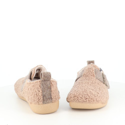 Chaussons fermés avec boucle décorative