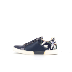 basket marine a motif en cuir