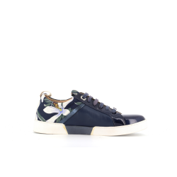 basket marine a motif en cuir
